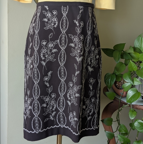 Grace Elements Women's Size 6 Brown Embroidered Knee Length Fully Lined Skirt - Picture 4 of 13